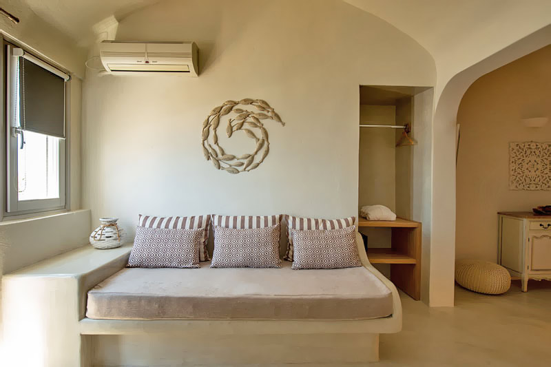 Deluxe Cave Room with Hot Tub - Santorini Accommodation with Caldera View