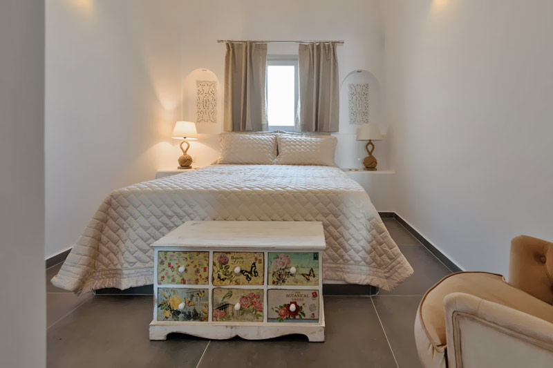 Santorini Villa Holidays - One-Bedroom Villa with Hot Tub & Caldera View