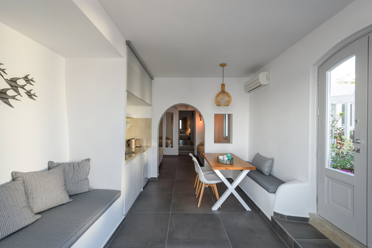 Oia Santorini Accommodation - One-Bedroom Villa with Hot Tub