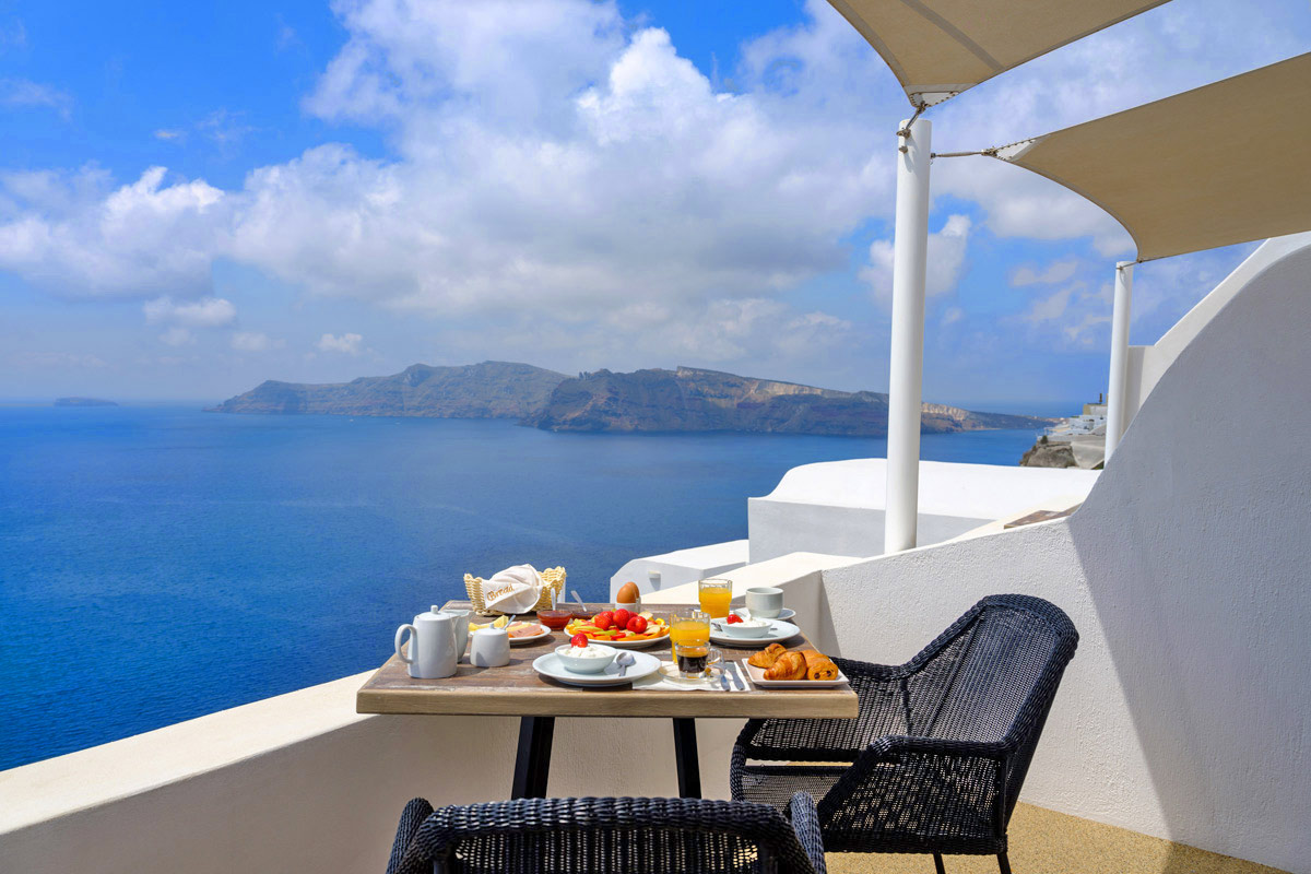 Strogili Hotel in Oia Santorini - Superior Room with Balcony