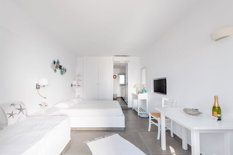 Hotel in Oia - Superior Rooms up to 3 Guests With  Θέα Καλντέρα 