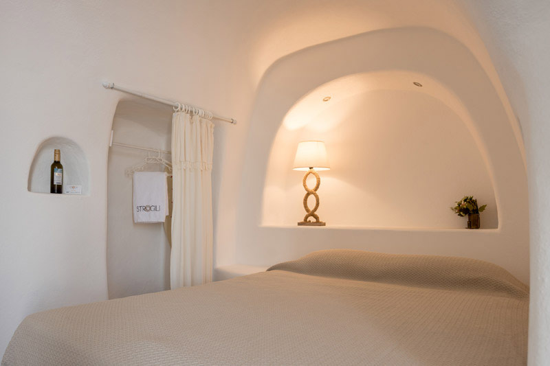 Oia Hotel Studios with Caldera View - Traditional Cave Hotel Studio