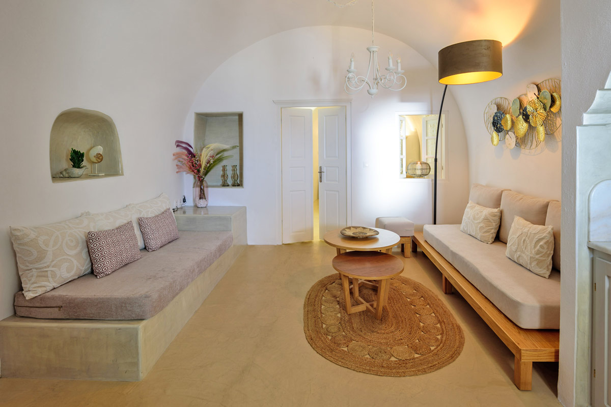 Oia Santorini Accommodation - Family Cave Villa