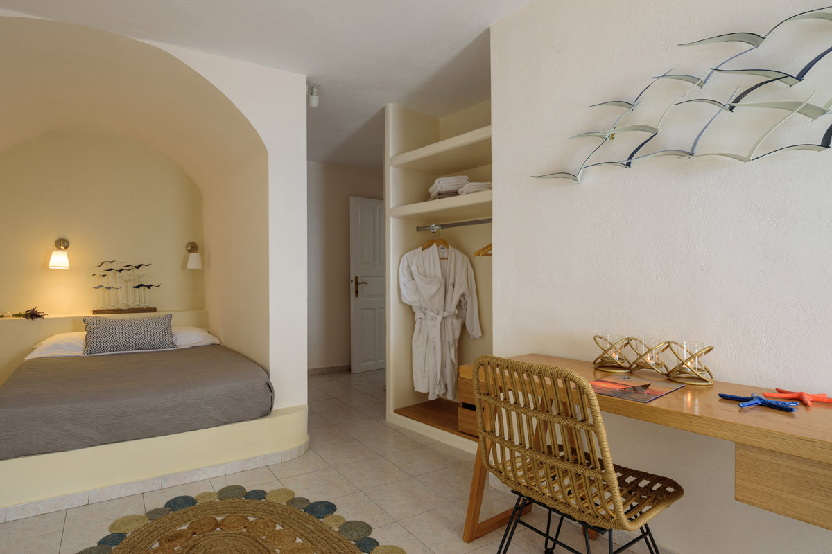 Oia Santorini Accommodation - Superior Room with Balcony