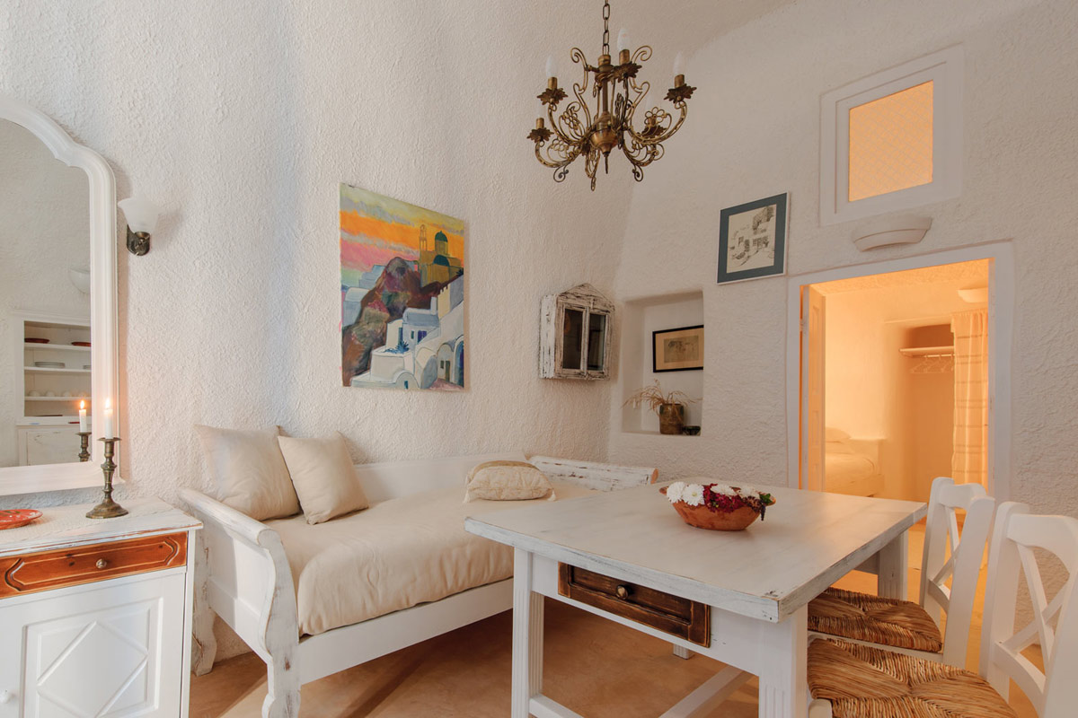 Oia Santorini Accommodation - Superior Traditional Apartment - ANNEX