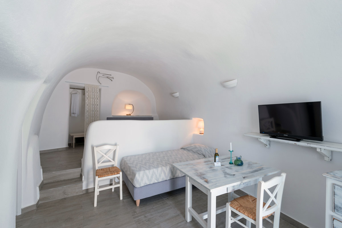 Oia Santorini Accommodation - Traditional Cave Studio up to 3 Guests - ANNEX
