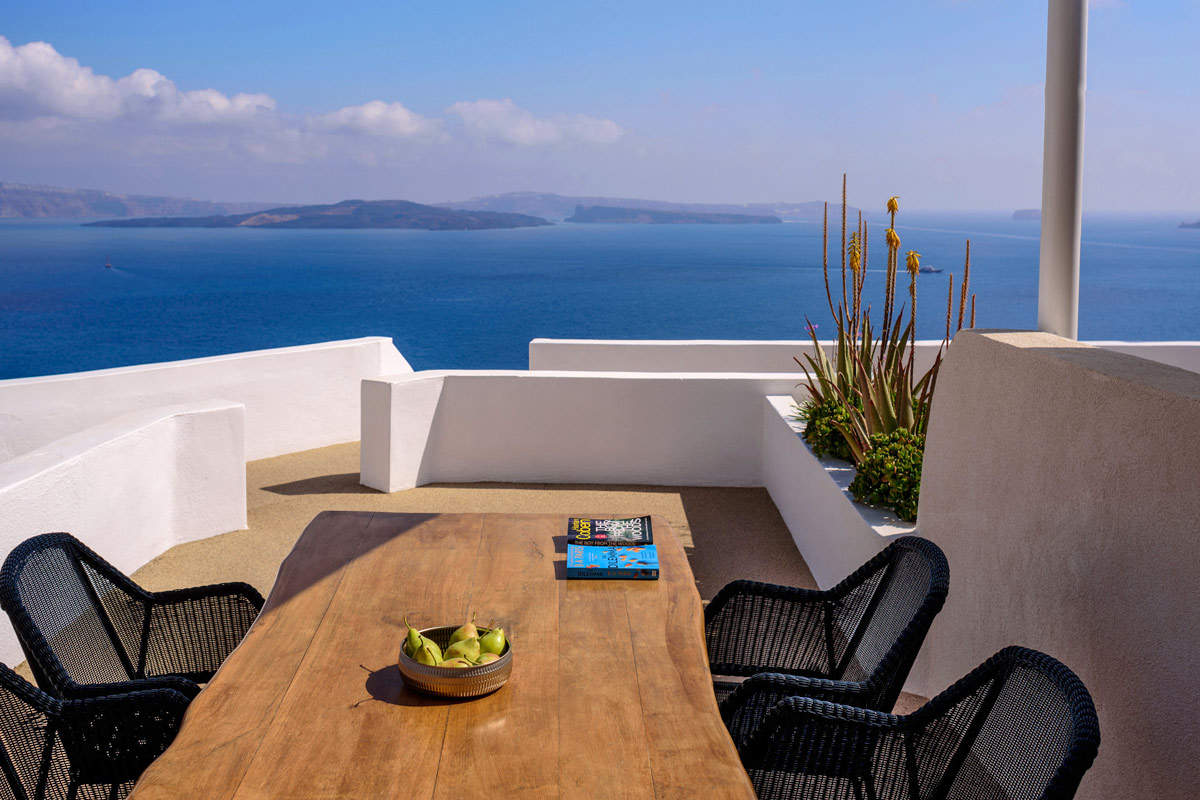 Strogili Hotel in Oia Santorini - Two Bedroom Family Cave Villa