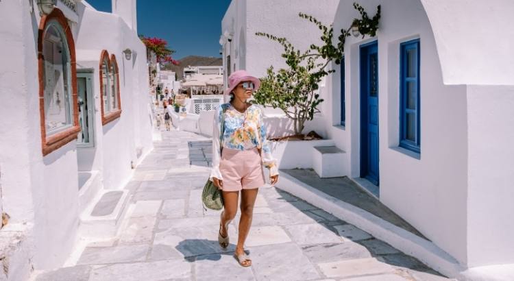 Solo Travel in Santorini – Delving into Local Charms