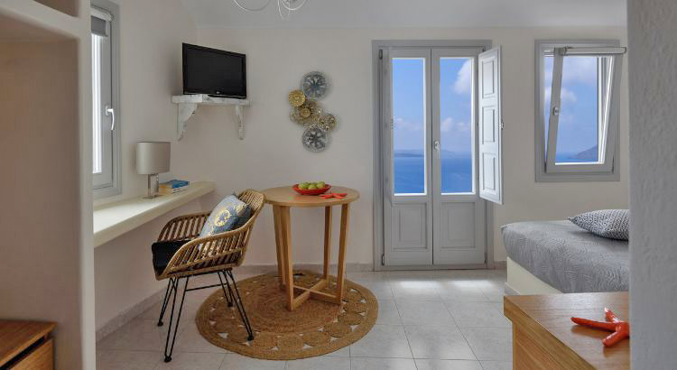 Your search for exceptional Santorini hotel accommodation culminates at Strogili in Oia Santorini